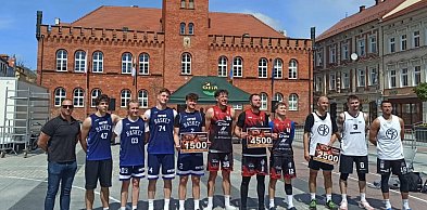 Koszykówka 3x3 przed ratuszem.