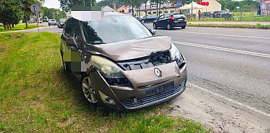 Stłuczka trzech aut na Narutowicza. Dacia uderzona i wepchnięta w Forda