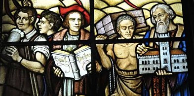 Barwne witraże w ratuszu mają blisko 100 lat. To dzieła Boscha i Lüdnera.-49706