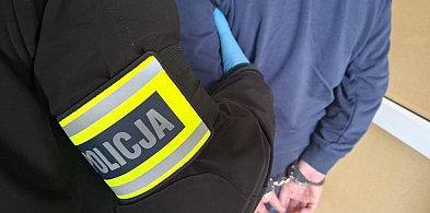Bezkarność po pijaku? Potrącił policjantów i nie trafił do aresztu!-49803