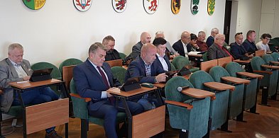 Rada Powiatu w Szczecinku zwiększa środki na drogi i służby-49806