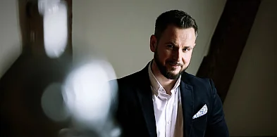 Już dziś premiera „W potrzasku”. Nowa powieść Piotra Rozmusa-50133