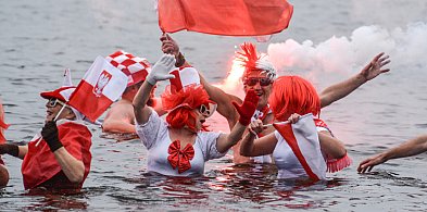 Morsy uczciły Święto Niepodległości w chłodnych wodach Trzesiecka-50582