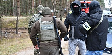 Strzały i zakładnik... to wszystko po fikcyjnym napadzie na bank-50982