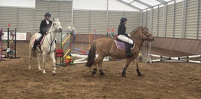 III halowy sparing w Stajni Biskupice otworzył sezon-51042