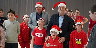 Mikołajkowa wizyta starostów w SOSW i Domu Dziecka-51198