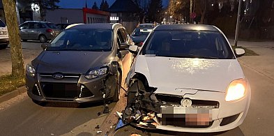 Stłuczka na ul. Klasztornej w Szczecinku. Fiat wymusił pierwszeństwo-51649