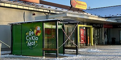 Przy Biedronkach stawiają recyklomaty. Jak to działa?-51883