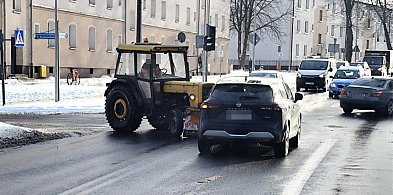W takim stanie odśnieżał ulice. Ledwo stał na nogach, spowodował kolizję.-51973