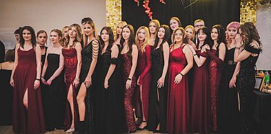 Studniówka „Ekonomika”. Tak bawiono się 100 dni przed maturą-52120