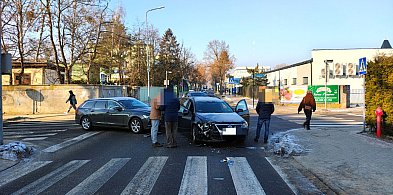 Groźnie wyglądało, skończyło się na stratach. Kolizja na skrzyżowaniu