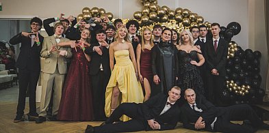 Kolejne klasy Ekonomika bawią się na studniówce [ZDJĘCIA, WIDEO]