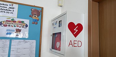 Kronospan przekazał defibrylator AED do przedszkola Miś