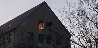 Ognisko na poddaszu. Musiała interweniować straż pożarna