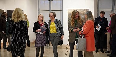 Sztuka pełna światła i refleksji. Nowa wystawa w Galerii „Zamek”