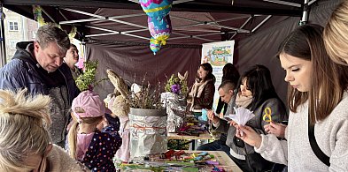 Słońce, żurek i tłumy pod ratuszem. Wielkanocny piknik trafił w punkt