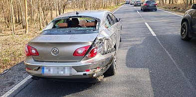 Zderzenie trzech aut na DK11. Błąd przy włączaniu się do ruchu