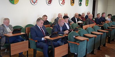 Rada Powiatu w Szczecinku zwiększa środki na drogi-49806