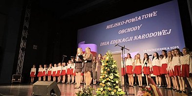 Nauczyciele w centrum uwagi.-49953