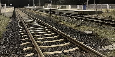 Pociąg śmiertelnie potrącił kobietę.-50429