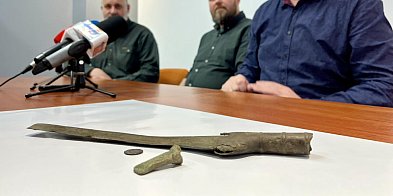 Sensacyjne odkrycie pod Grzmiącą. Miecz sprzed...-51408