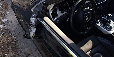 Zderzył się z dwoma samochodami i uciekł