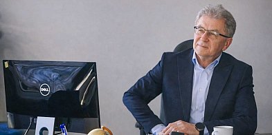 Wylicytował stanowisko i przejął urząd.