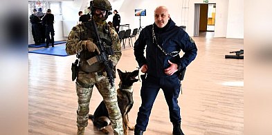Antyterroryści w ZS nr 7 w Białym Borze