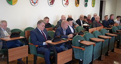 Rada Powiatu w Szczecinku zwiększa środki na drogi i służby-49806