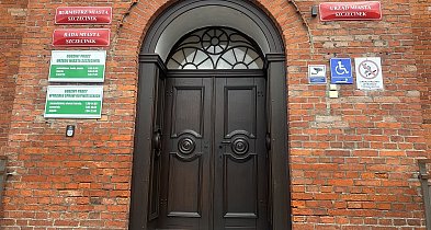Nowe – a jednak historyczne. Do ratusza znów wchodzimy głównymi drzwiami-49977