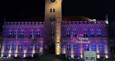 Ratusz w różu. Szczecinek mówi: zbadaj się!-49998