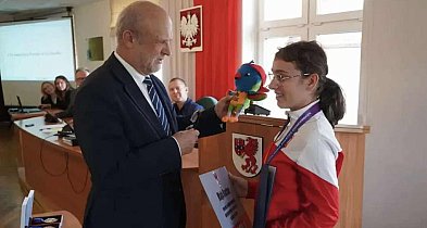 Maja Kuchar nagrodzona przez Starostę Szczecineckiego.-50318