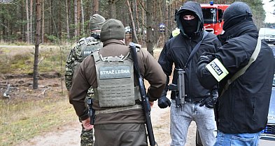 Strzały i zakładnik... to wszystko po fikcyjnym napadzie na bank-50982