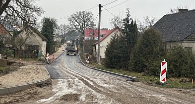 Spore: ruszyło układanie asfaltu na remontowanych drogach-51225