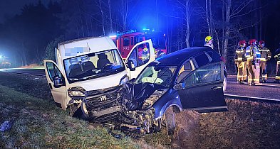 Groźny wypadek pod Szczecinkiem. Czołowe zderzenie busa z osobówką-51555