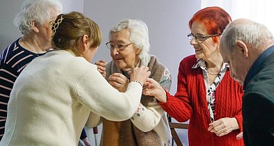 Seniorzy przy jednym stole. Wspólna Wigilia w Wierzchowie-51619