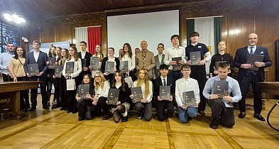 23 młodych mieszkańców Szczecinka odebrało stypendia i nagrody burmistrza-51640