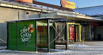 Przy Biedronkach stawiają recyklomaty. Jak to działa?-51883