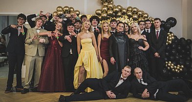 Kolejne klasy Ekonomika bawią się na studniówce [ZDJĘCIA, WIDEO]