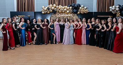 Bal, emocje i odliczanie do matury. Studniówka ZS nr 7