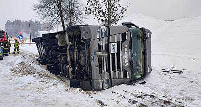Oblodzona „jedenastka” zebrała żniwo. Poranne kolizje