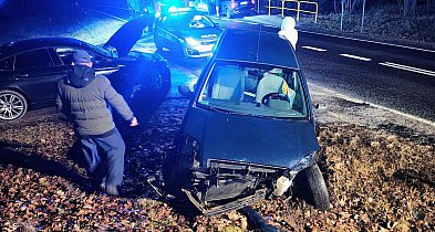 Zderzenie dwóch osobówek na krajowej "dwudziestce"