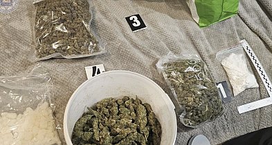 Nalot w Szczecinku. Policja przejęła 7 kg narkotyków i zatrzymała 22-latka