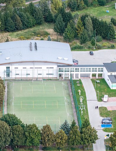 Uczniowie i mieszkańcy zyskają nowe boisko z dachem-49418