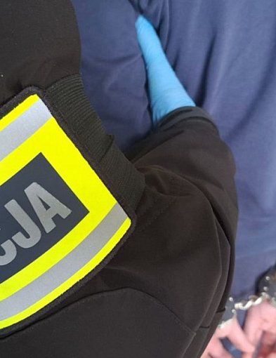 Bezkarność po pijaku? Potrącił policjantów i nie trafił do aresztu!-49803