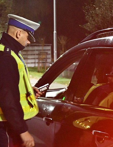 Inni dmuchali on "mrugnął"... do nieoznakowanego radiowozu-50261