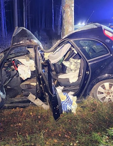 Nocny wypadek pod Szczecinkiem. Na jezdnię wybiegł dzik.-50504