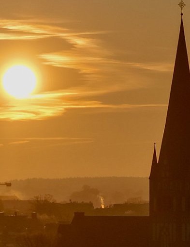 Elewacja, witraże, zakrystia. Kolejny etap prac w dużym kościele-50726