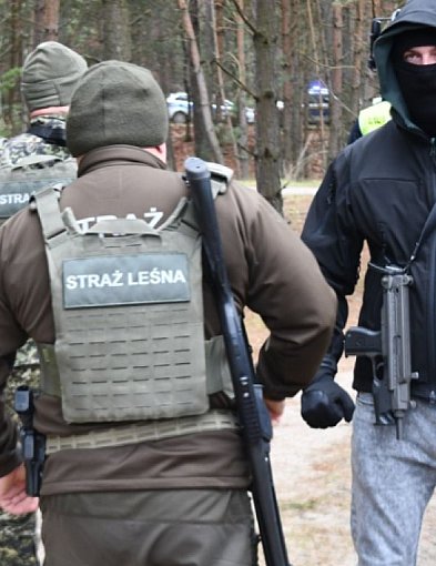 Strzały i zakładnik... to wszystko po fikcyjnym napadzie na bank-50982