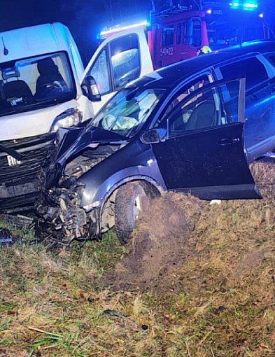 Groźny wypadek pod Szczecinkiem. Czołowe zderzenie busa z osobówką-51555